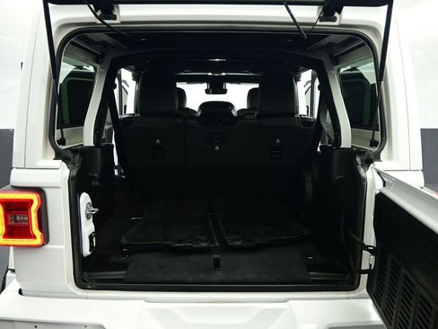 Used 2021 Jeep Wrangler Unlimited Sahara image 38