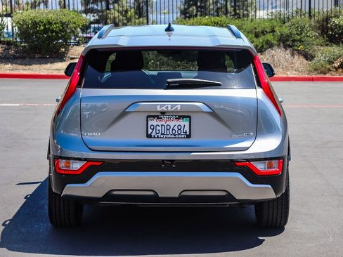 Used 2023 Kia Niro EX Touring FWD image 6
