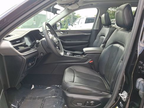 Used 2022 Jeep Grand Cherokee Limited 4xe w/ Luxury Tech Group II AWD/4WD image 14