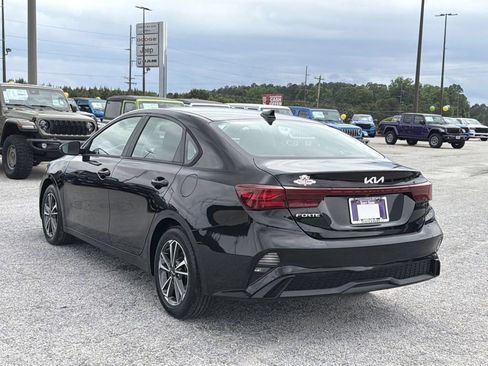 Used 2023 Kia Forte LXS w/ LXS Technology Package FWD image 8