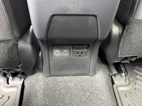 New 2026 Toyota Prius SE image 10