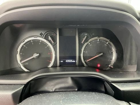 Used 2024 Toyota 4Runner TRD Off-Road Premium AWD/4WD image 9