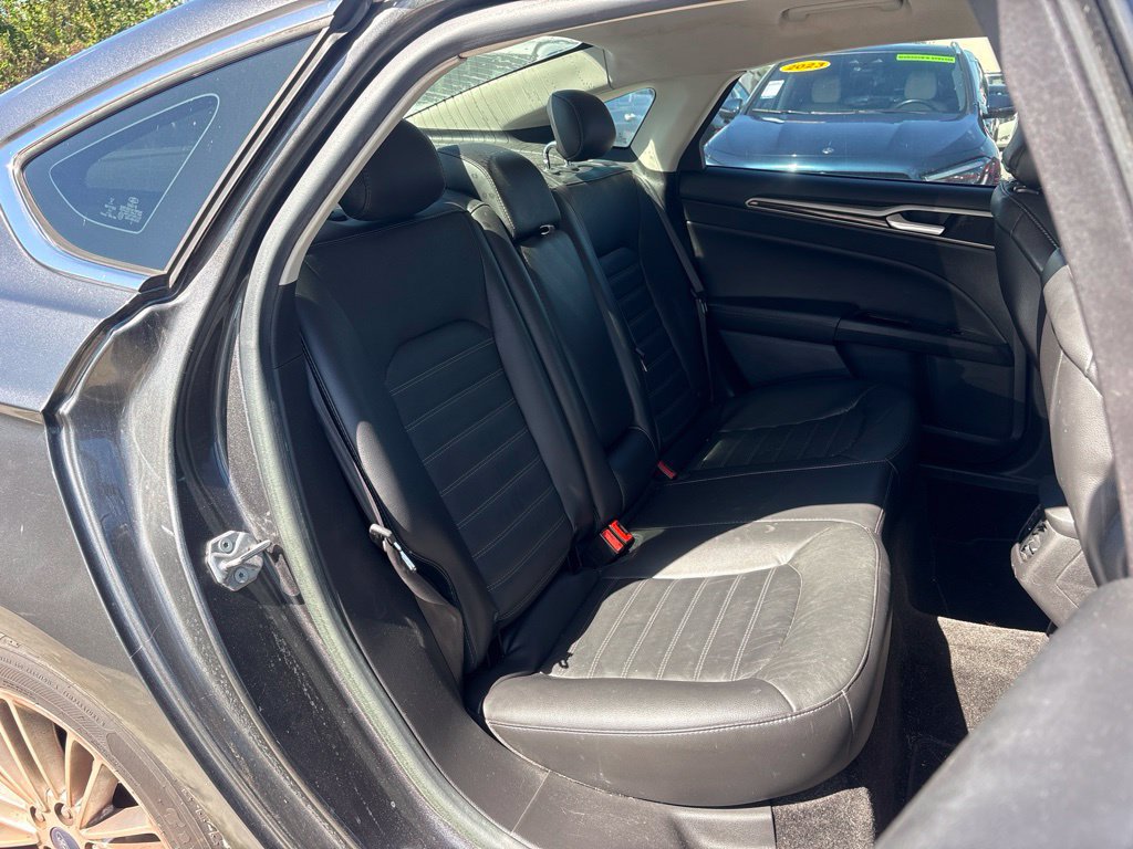 Used 2015 Ford Fusion SE w/ Equipment Group 202A FWD image 18