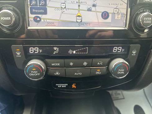 Used 2017 Nissan Rogue SL FWD image 23