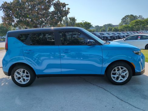 Used 2024 Kia Soul S image 11
