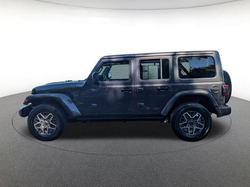 Used 2025 Jeep Wrangler Unlimited Sahara AWD/4WD image 8