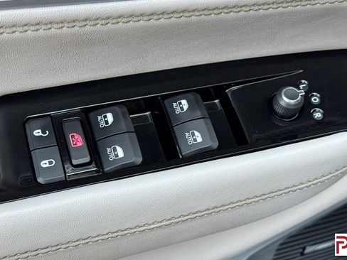 Used 2023 Jeep Wagoneer 4WD w/ Premium Group I image 13
