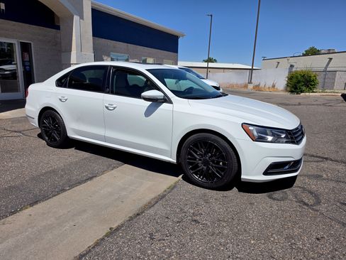 Used 2019 Volkswagen Passat 2.0T Wolfsburg w/ Wheels & Sunroof Package FWD image 9