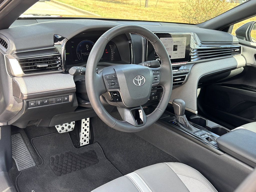 Used 2026 Toyota Camry SE w/ Convenience Package FWD image 9
