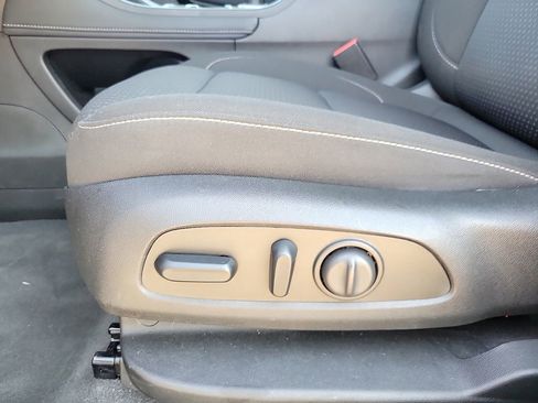 Used 2023 GMC Acadia SLE w/ Driver Convenience Package image 13