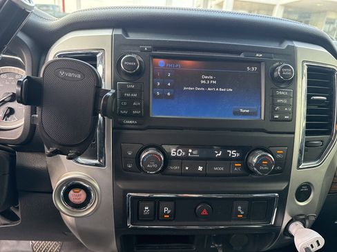 Used 2018 Nissan Titan SL image 18