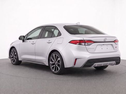 Used 2022 Toyota Corolla SE w/ SE Premium Package FWD image 3