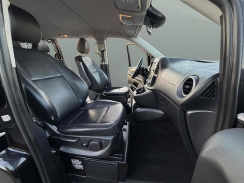 Used 2016 Mercedes-Benz Metris Passenger image 12