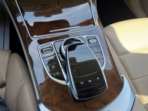 Used 2018 Mercedes-Benz GLC 300 4MATIC image 38