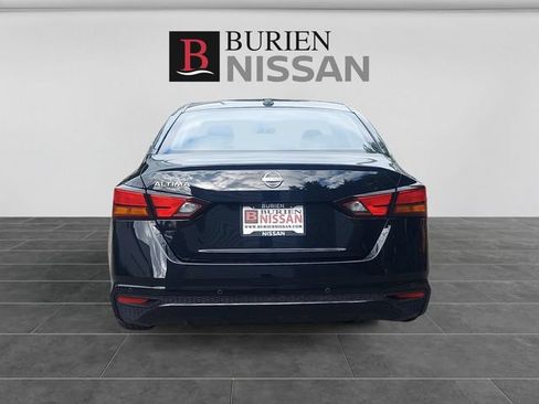 Used 2025 Nissan Altima 2.5 SV FWD image 4