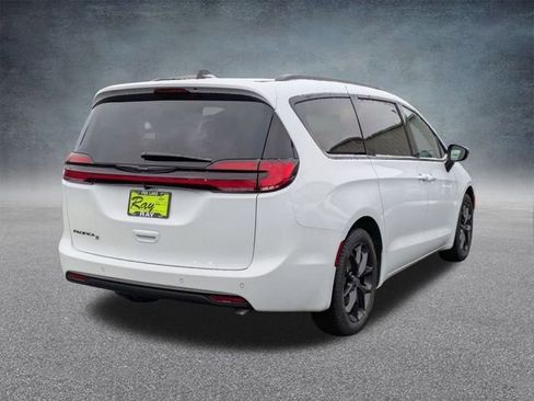 New 2026 Chrysler Pacifica Select w/ S Appearance Package FWD image 4