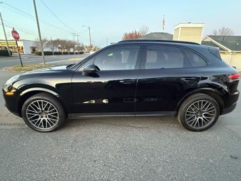 Used 2019 Porsche Cayenne Base image 4