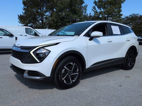 Used 2023 Kia Sportage LX image 7