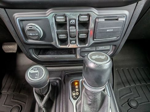 Used 2021 Jeep Wrangler Unlimited Sahara image 21