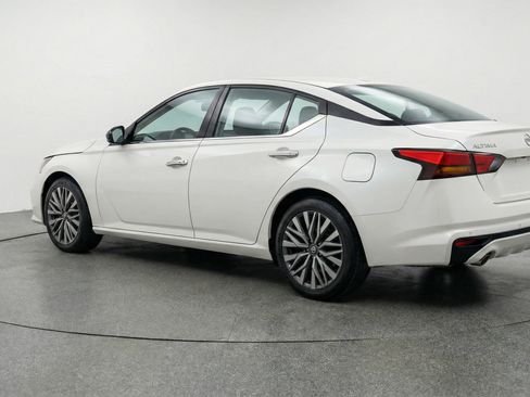Used 2025 Nissan Altima 2.5 SV FWD image 6