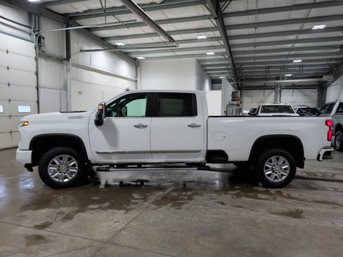 Used 2024 Chevrolet Silverado 2500 High Country w/ Technology Package image 5