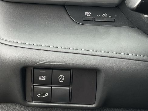 Used 2023 Toyota Highlander XLE FWD image 20