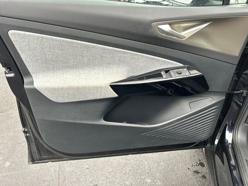 Used 2023 Volkswagen ID.4 Pro image 17