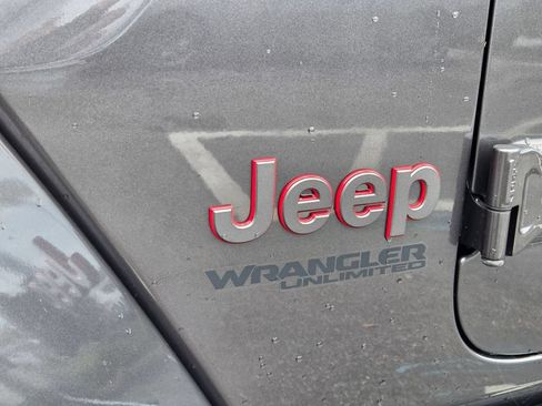 Used 2019 Jeep Wrangler Unlimited Rubicon AWD/4WD image 11