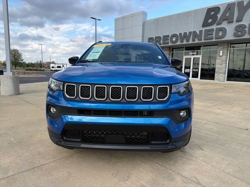 Used 2024 Jeep Compass Latitude image 9
