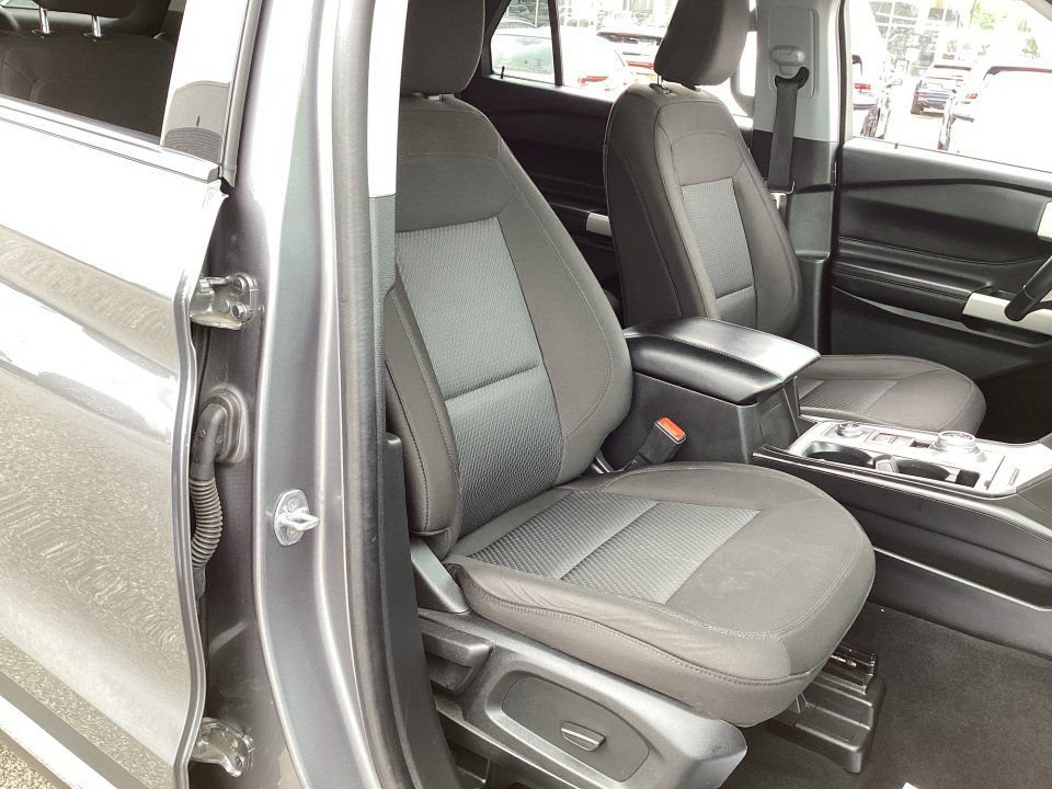 Used 2022 Ford Explorer XLT AWD/4WD image 32