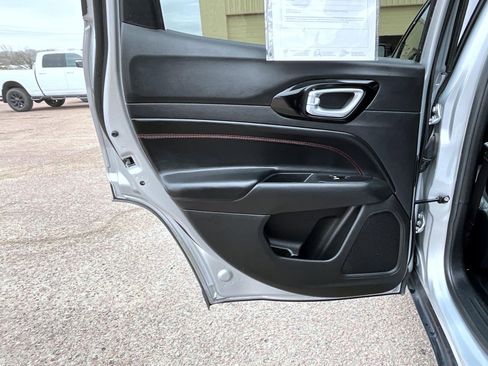 Used 2025 Jeep Compass Trailhawk AWD/4WD image 21