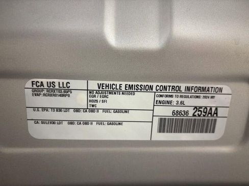 Used 2024 Chrysler Pacifica Limited image 32