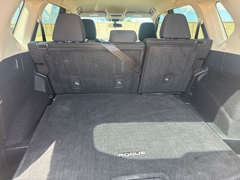 Used 2026 Nissan Rogue S FWD image 34