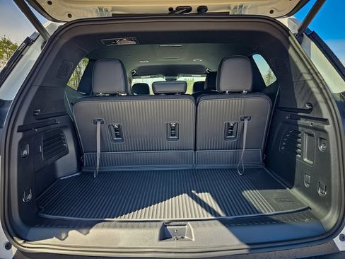 New 2026 GMC Acadia AT4 w/ LPO, Floor Liner Package AWD/4WD image 35