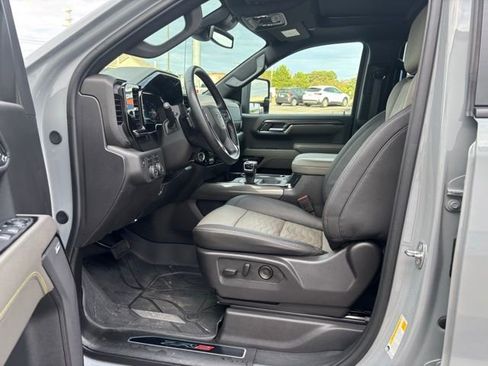 Used 2024 Chevrolet Silverado 1500 ZR2 image 2