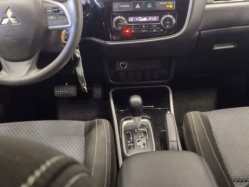 Used 2018 Mitsubishi Outlander ES AWD/4WD image 35
