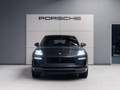 Certified 2023 Porsche Macan AWD/4WD image 10