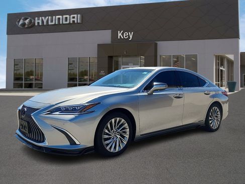 Used 2019 Lexus ES 300h Ultra Luxury w/ Accessory Package 2 FWD image 7