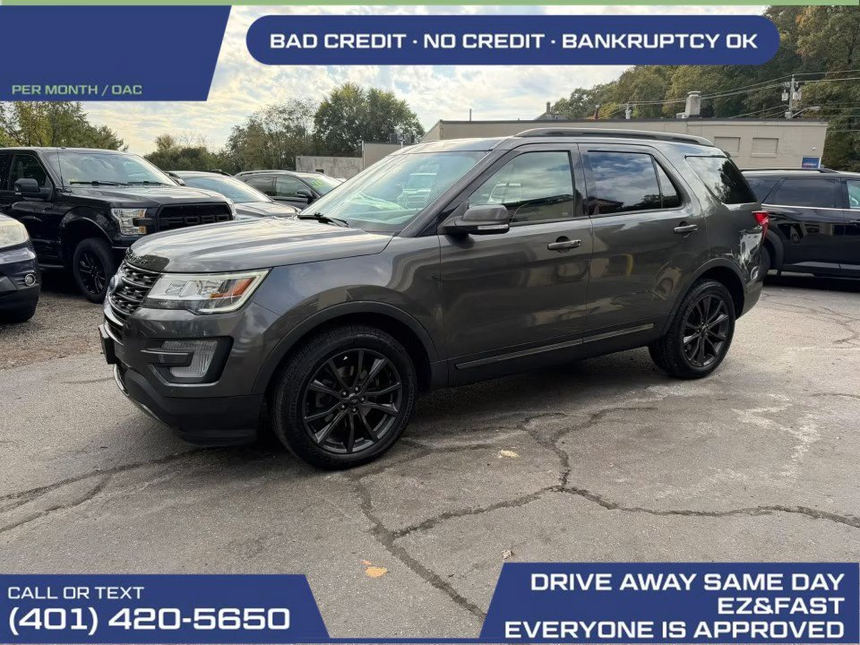 Used 2017 Ford Explorer XLT w/ Equipment Group 202A AWD/4WD image 2