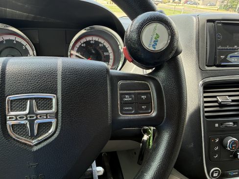 Used 2012 Dodge Grand Caravan SXT FWD image 23