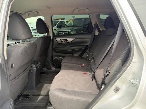 Used 2016 Nissan Rogue SV image 39