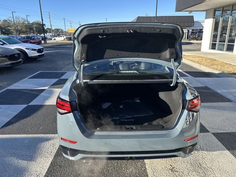 Used 2025 Nissan Sentra SR w/ SR Premium Package image 5