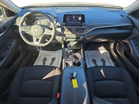 Used 2024 Nissan Altima 2.5 SV image 12