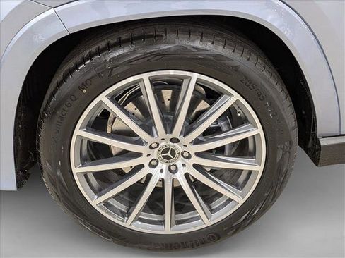 New 2026 Mercedes-Benz GLS 580 4MATIC image 9