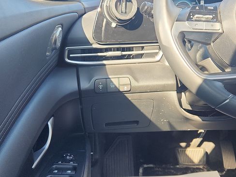 Certified 2025 Hyundai Elantra Limited FWD image 13