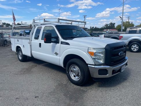 Used 2015 Ford F250 XL w/ Power Equipment Group RWD image 2
