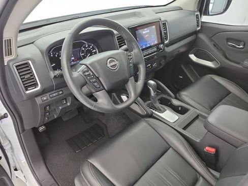 Used 2024 Nissan Frontier SL w/ Technology Package RWD image 19