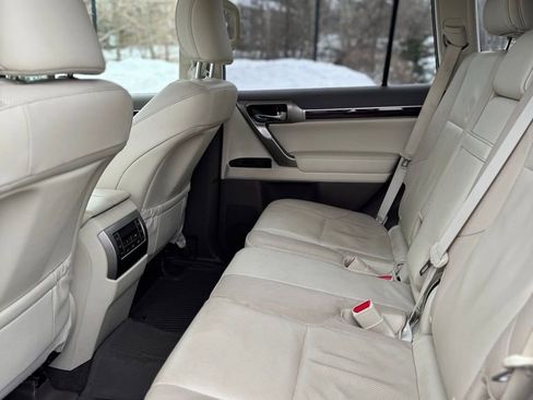 Used 2019 Lexus GX 460 image 10