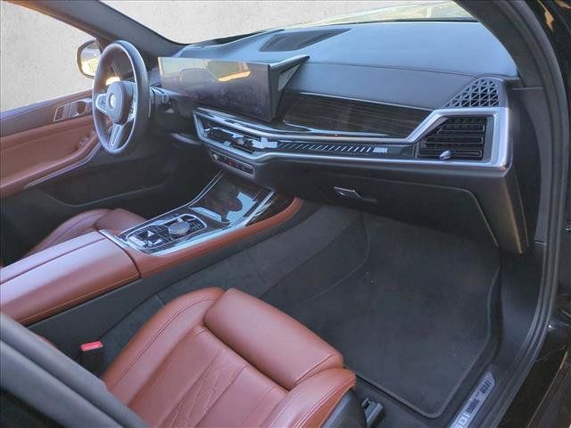 Used 2025 BMW X7 M60i w/ Climate Comfort Package AWD/4WD image 25