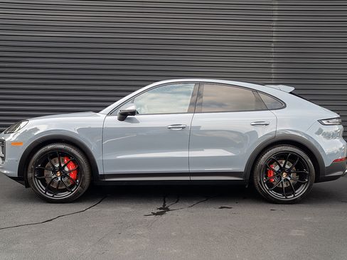 Used 2026 Porsche Cayenne S AWD/4WD image 2